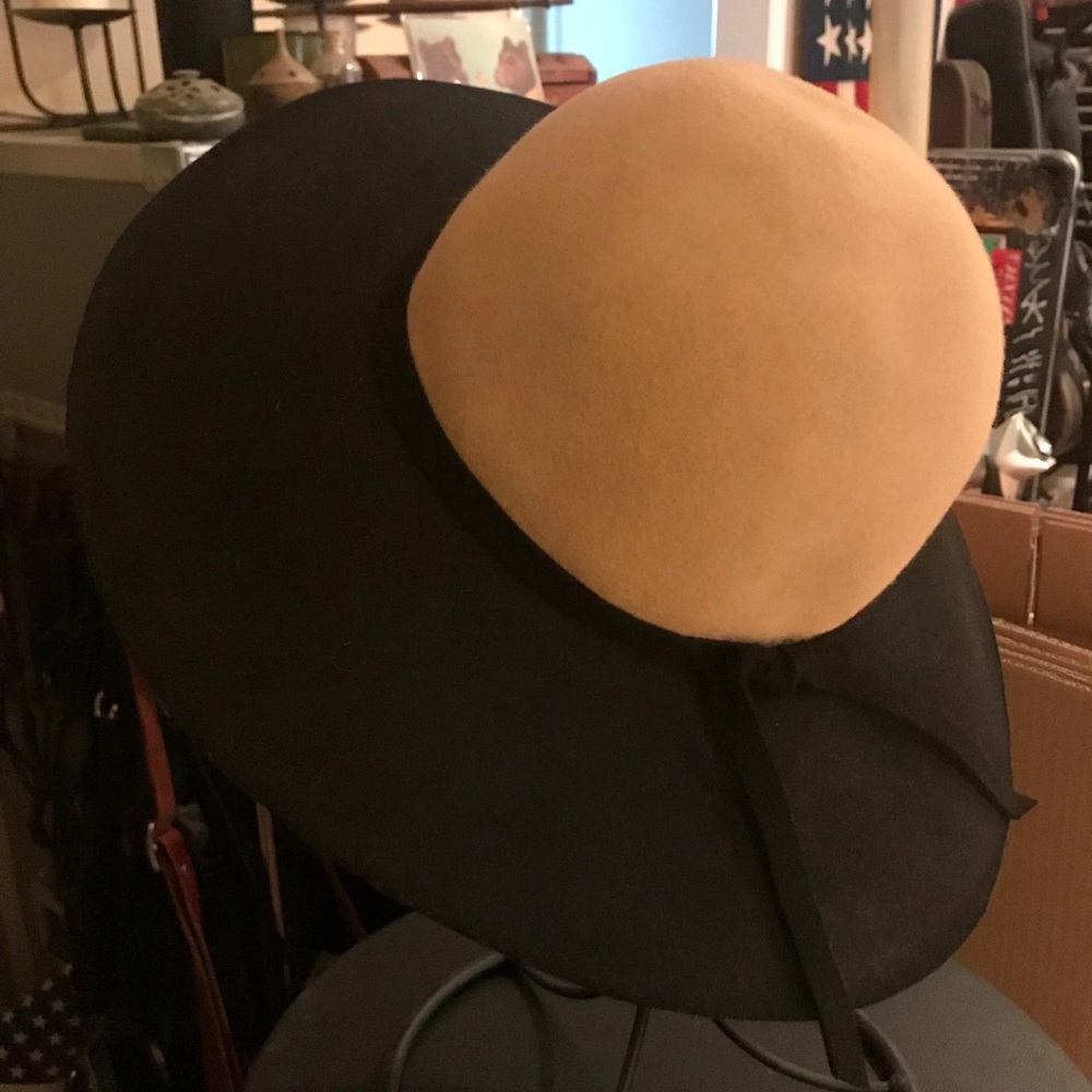 Two Tone Round Crown Wide Brim Hat
